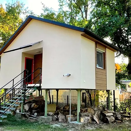 Fekete Golya Pihenohaz 包姚