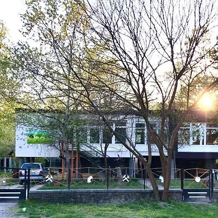 Fekete Golya Pihenohaz 3*