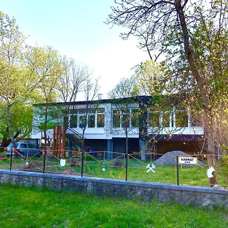 Fekete Golya Pihenohaz 招待所 包姚