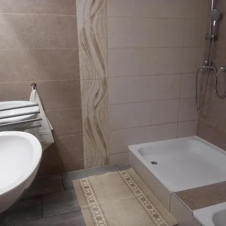 Fekete Golya Pihenohaz 3*