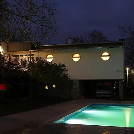 Fekete Golya Pihenohaz 招待所