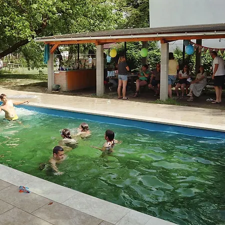 Fekete Golya Pihenohaz 3*